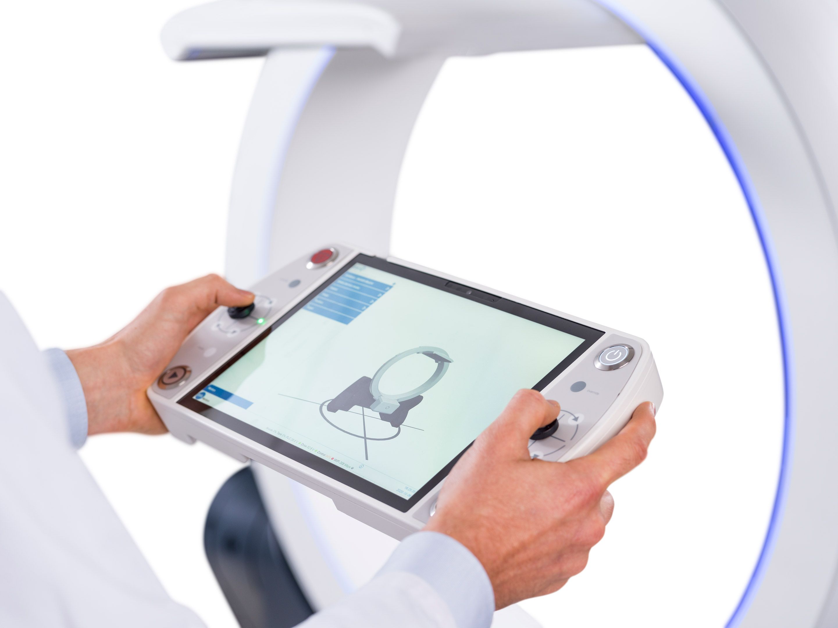 Elekta ImagingRing advanced mobile 3D imaging device in use with Elekta Studio